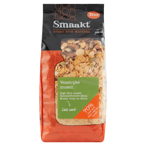 Foto van Smaakt Muesli less carb op witte achtergrond