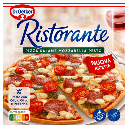 Foto van Dr. Oetker Ristorante pizza salame mozzarella pesto op witte achtergrond
