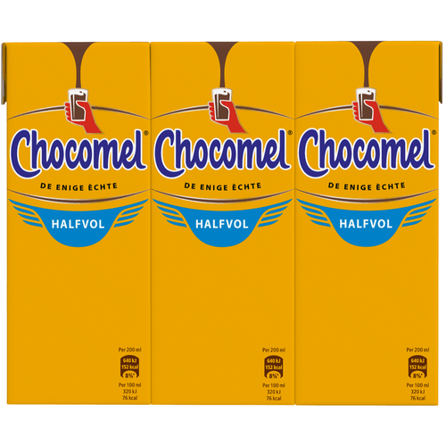 Foto van Chocomel Chocolademelk halfvol op witte achtergrond