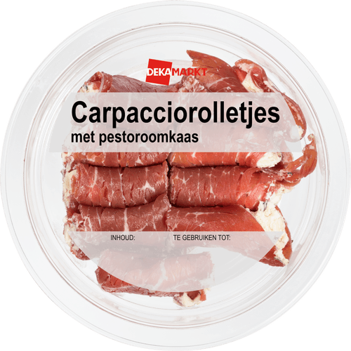 Foto van DekaMarkt Carpacciorolletjes met pestoroomkaas op witte achtergrond