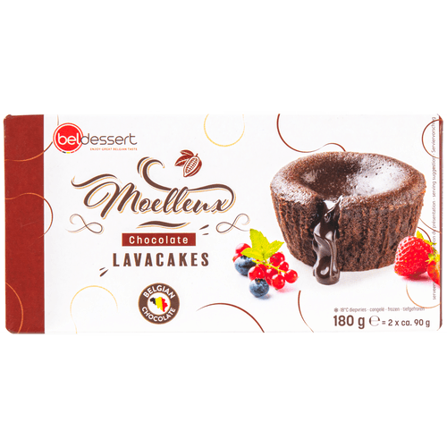 Foto van Beldessert Lava cake belgische chocolade op witte achtergrond