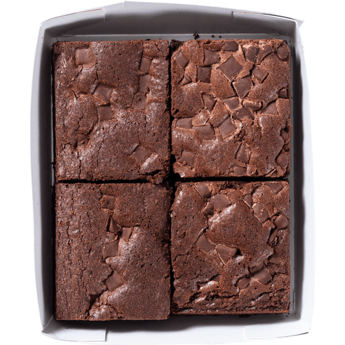 Foto van DekaVers Brownies met choco chunks op witte achtergrond