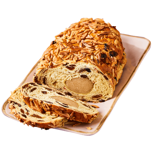 Foto van DekaMarkt Luxe notenstol met amandelspijs op witte achtergrond