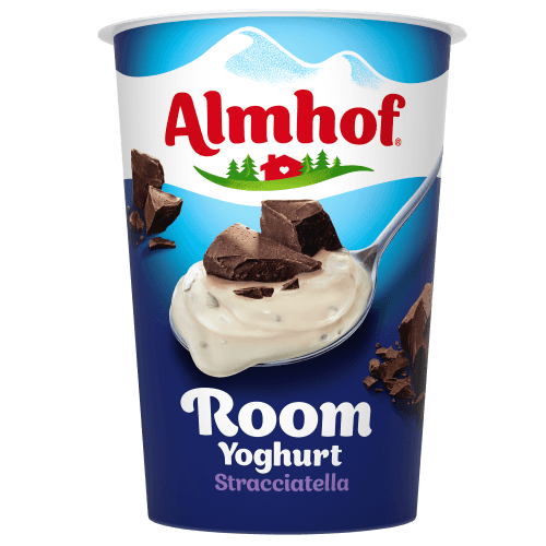 Foto van Almhof Roomyoghurt stracciatella op witte achtergrond
