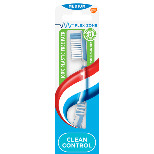 Foto van Aquafresh Tandenborstel clean control medium op witte achtergrond