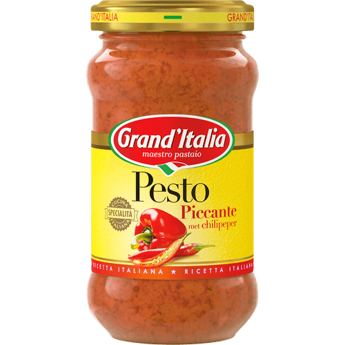Foto van Grand'Italia Pesto piccante op witte achtergrond