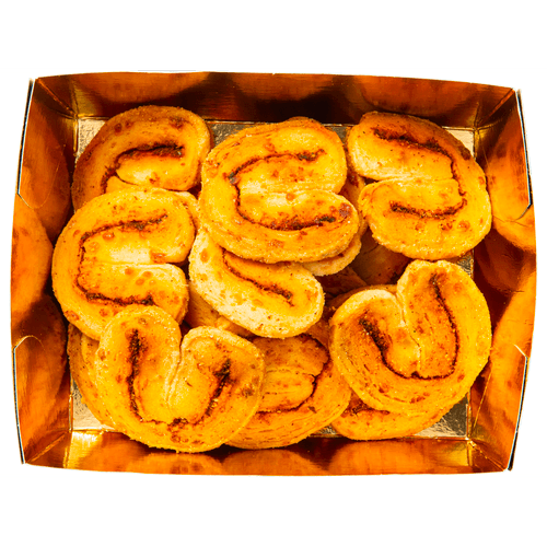 Foto van Euro Patisserie Roomboter kaasvlinders smoked paprika op witte achtergrond