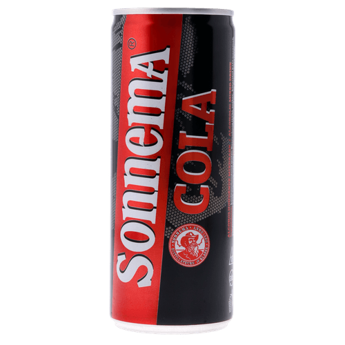 Foto van Sonnema Berenburg met cola op witte achtergrond