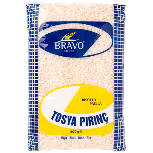 Foto van Tosya Paella risotto rijst op witte achtergrond