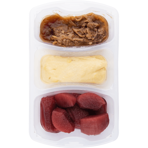 Foto van Daily Chef Stoofperen met runderlapje aardappelpuree uienringen en jus op witte achtergrond