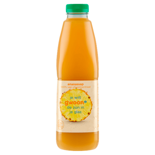 Foto van G'woon Ananassap op witte achtergrond