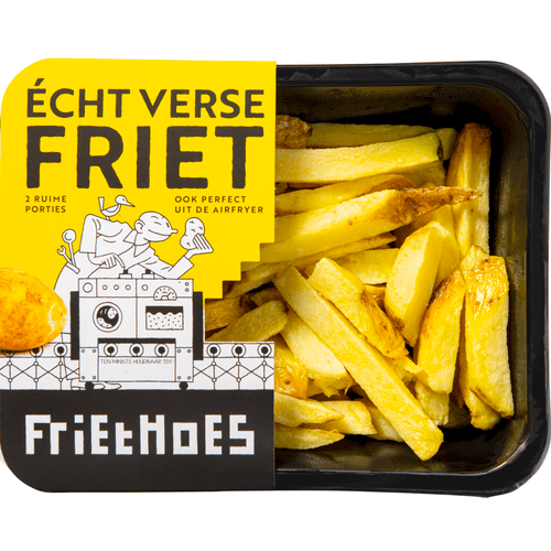 Foto van Friethoes Echt verse friet op witte achtergrond