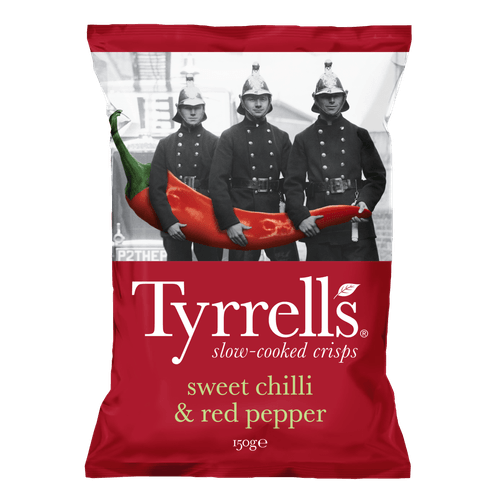 Foto van Tyrrells Chips sweet chili & red pepper op witte achtergrond