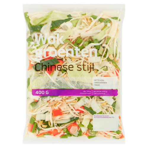 Foto van Roerbakgroente chinese stijl op witte achtergrond