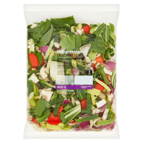 Foto van Oosterse wokgroente op witte achtergrond