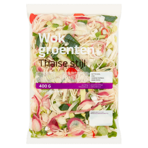 Foto van Wokgroente thaise stijl op witte achtergrond