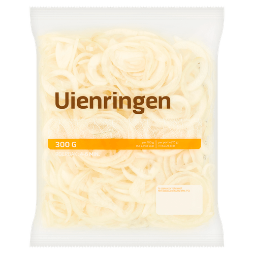 Foto van Gesneden uien op witte achtergrond