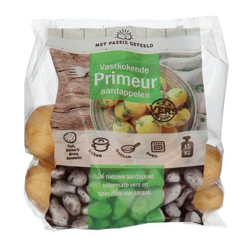 Foto van Aardappelen primeur nieuwe oogst op witte achtergrond
