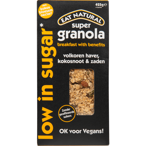Foto van Eat Natural Super granola low in sugar op witte achtergrond