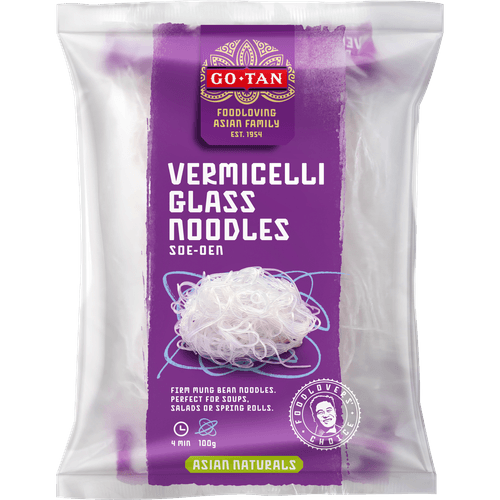 Foto van Go-Tan Noodles vermicelli glass op witte achtergrond