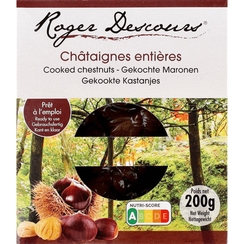 Foto van Gekookte kastanjes op witte achtergrond