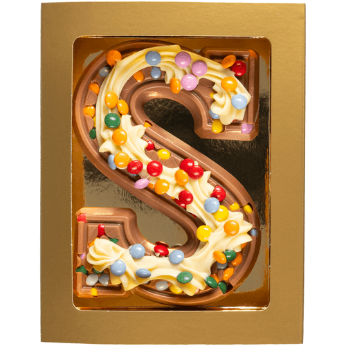 Foto van Le Chocaleur Chocoladeletter melk confetti op witte achtergrond