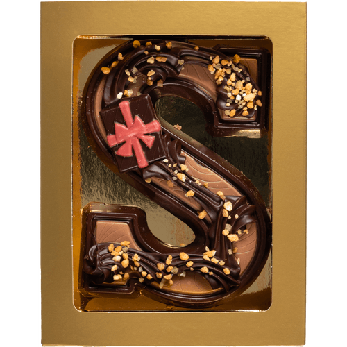 Foto van Le Chocaleur Chocoladeletter puur hazelnoot op witte achtergrond