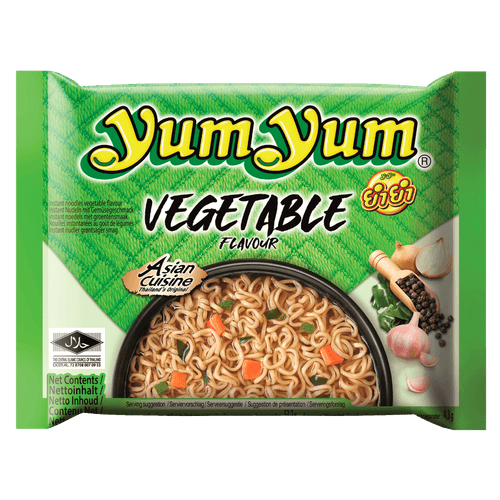 Foto van Yum Yum Noodles groente op witte achtergrond