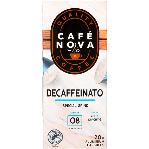 Foto van Cafe Nova Koffiecups decaffeinato op witte achtergrond