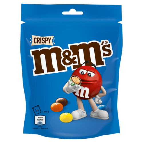 Foto van M&M's Crispy chocolate op witte achtergrond