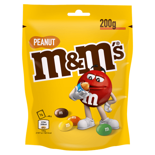 Foto van M&M's Pinda chocolate op witte achtergrond