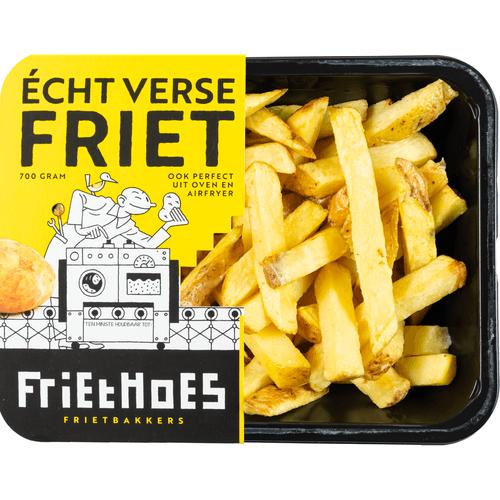 Foto van Friethoes Echt verse friet op witte achtergrond
