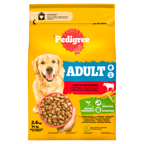 Foto van Pedigree Hondenvoer droog adult rund-groente op witte achtergrond