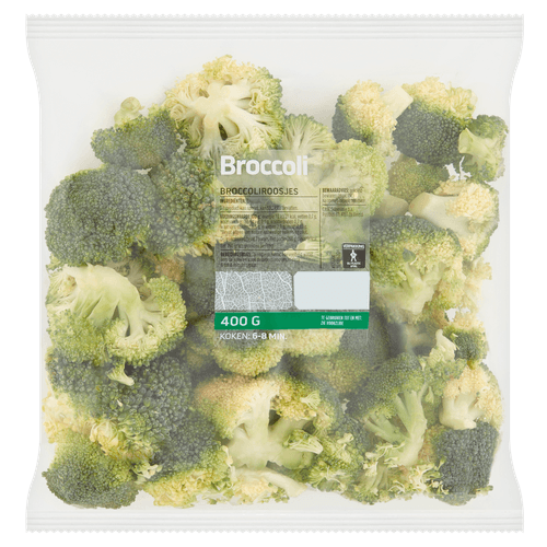 Foto van Broccoli roosjes op witte achtergrond