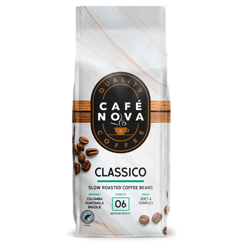 Foto van Cafe Nova Koffiebonen slow roasted classico op witte achtergrond