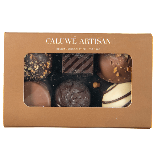 Foto van Caluwe Artisan Belgische pralines romig op witte achtergrond