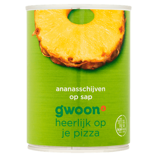 Foto van G'woon Ananasschijven op sap op witte achtergrond