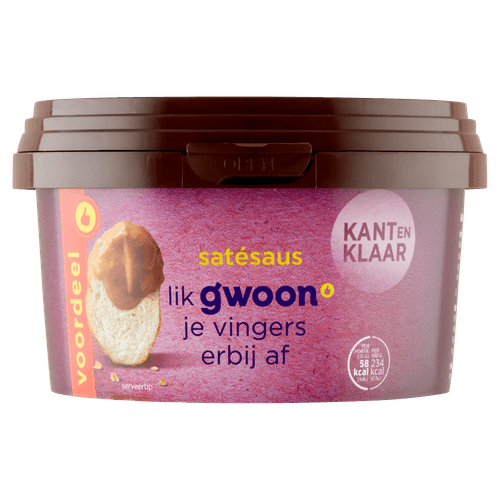 Foto van G'woon Satesaus kant en klaar op witte achtergrond