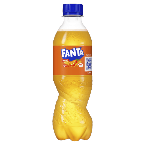 Foto van Fanta Orange gekoeld op witte achtergrond