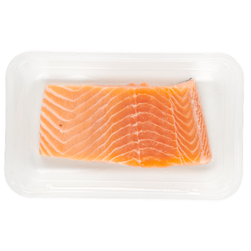 Foto van Hoogland Zalmfilet met huid op witte achtergrond