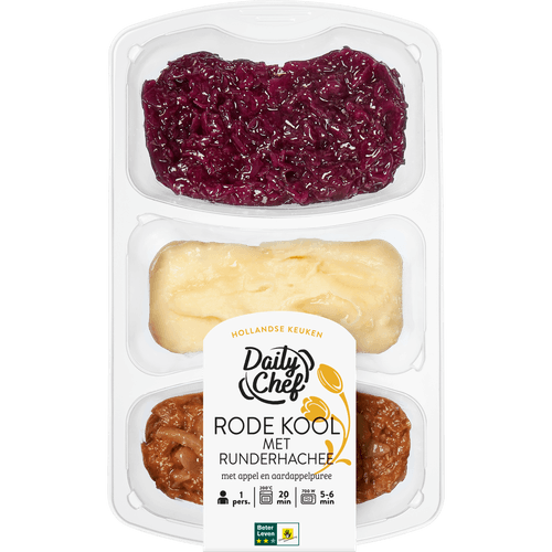Foto van Daily Chef Rode kool met runderhachee appel en aardappelpuree op witte achtergrond