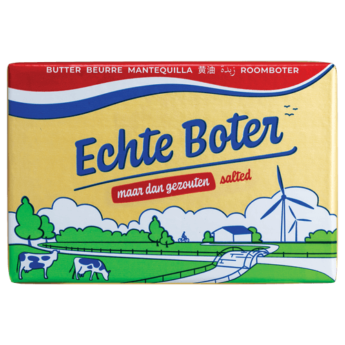 Foto van Echte Boter goudwikkel gezouten op witte achtergrond