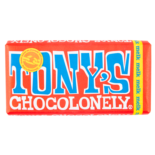 Foto van Tony's Chocolonely melk op witte achtergrond