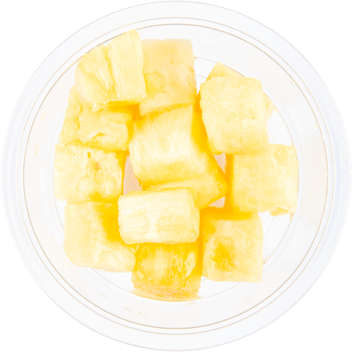 Foto van Healthy Hand Ananas blokjes op witte achtergrond