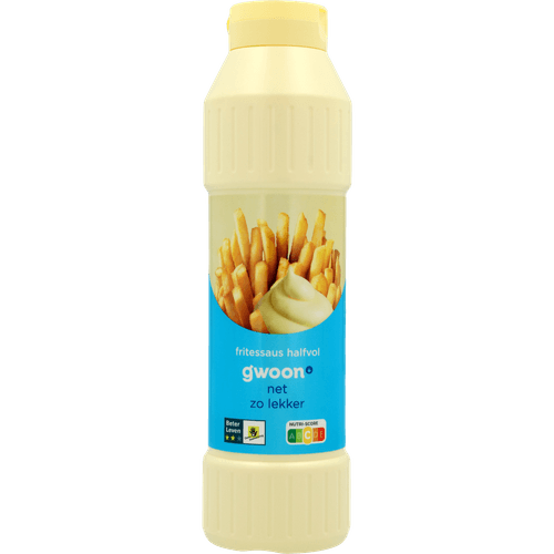 Foto van G'woon Fritessaus halfvol op witte achtergrond