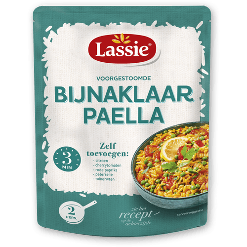 Foto van Lassie Paella bijna klaar op witte achtergrond