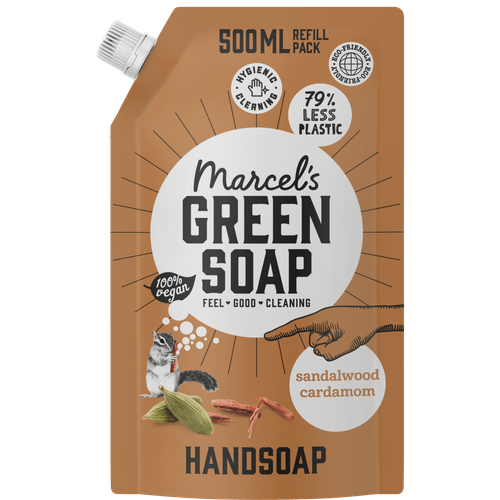 Foto van Marcel's Green Soap Handzeep refill sandelhout & kardemom op witte achtergrond
