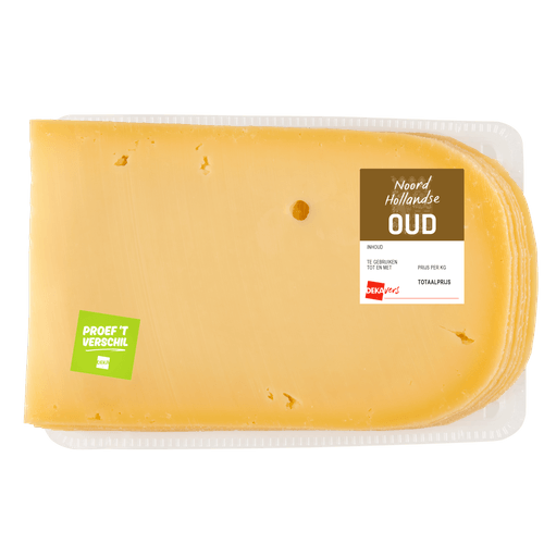 Foto van DekaVers Oude kaas 48+ gesneden op witte achtergrond