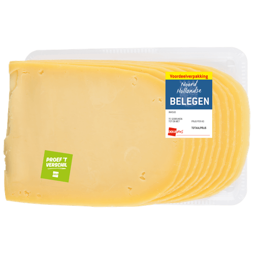 Foto van DekaVers Belegen kaas 48+ gesneden op witte achtergrond