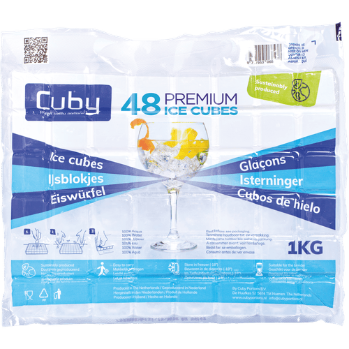 Foto van Cuby Ice cubes op witte achtergrond